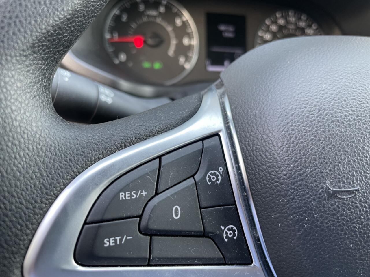 Renault EXPRESS 1.5 dCi 75 Comfort Airco - Cruise control - Park.Sensoren -A - USB/AUX/Bluetooth - MF Lederen stuurwiel - CD+AB - Ramen E-VZ - Spiegels E-V+V - Zijwand Bet. - Laadvloer - Tussenschot V - Zijschuifd. R