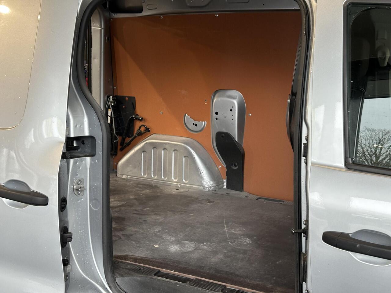 Renault EXPRESS 1.5 dCi 75 Comfort + TREKHAAK | NAVIGATIE | ACHTERUITRIJCAMERA | PARKEERSENSOREN VOOR&ACHTER | SIDEBARS | AIRCO