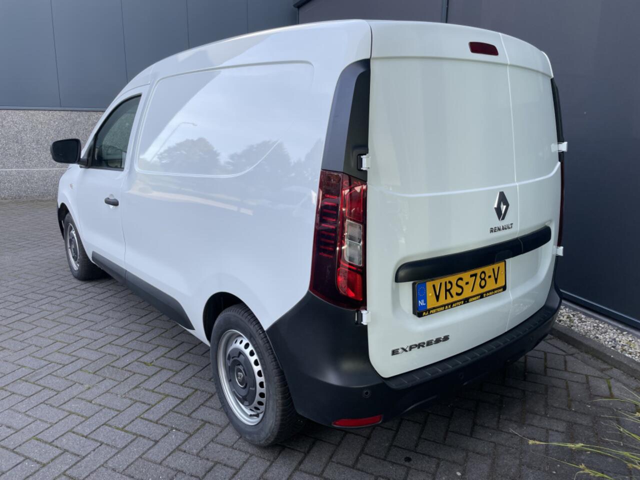 Renault EXPRESS 1.5 dCi 75 Comfort Airco - Cruise control - Park.Sensoren -A - USB/AUX/Bluetooth - MF Lederen stuurwiel - CD+AB - Ramen E-VZ - Spiegels E-V+V - Zijwand Bet. - Laadvloer - Tussenschot V - Zijschuifd. R