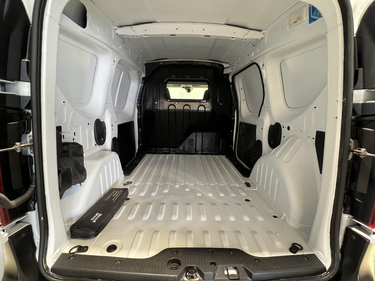 Renault EXPRESS 1.5 dCi 75 Comfort | Navigatie/Android/Apple Carplay | Parkeersensor Achter | Cruise Control | Airco | Zijschuifdeur Rechts |