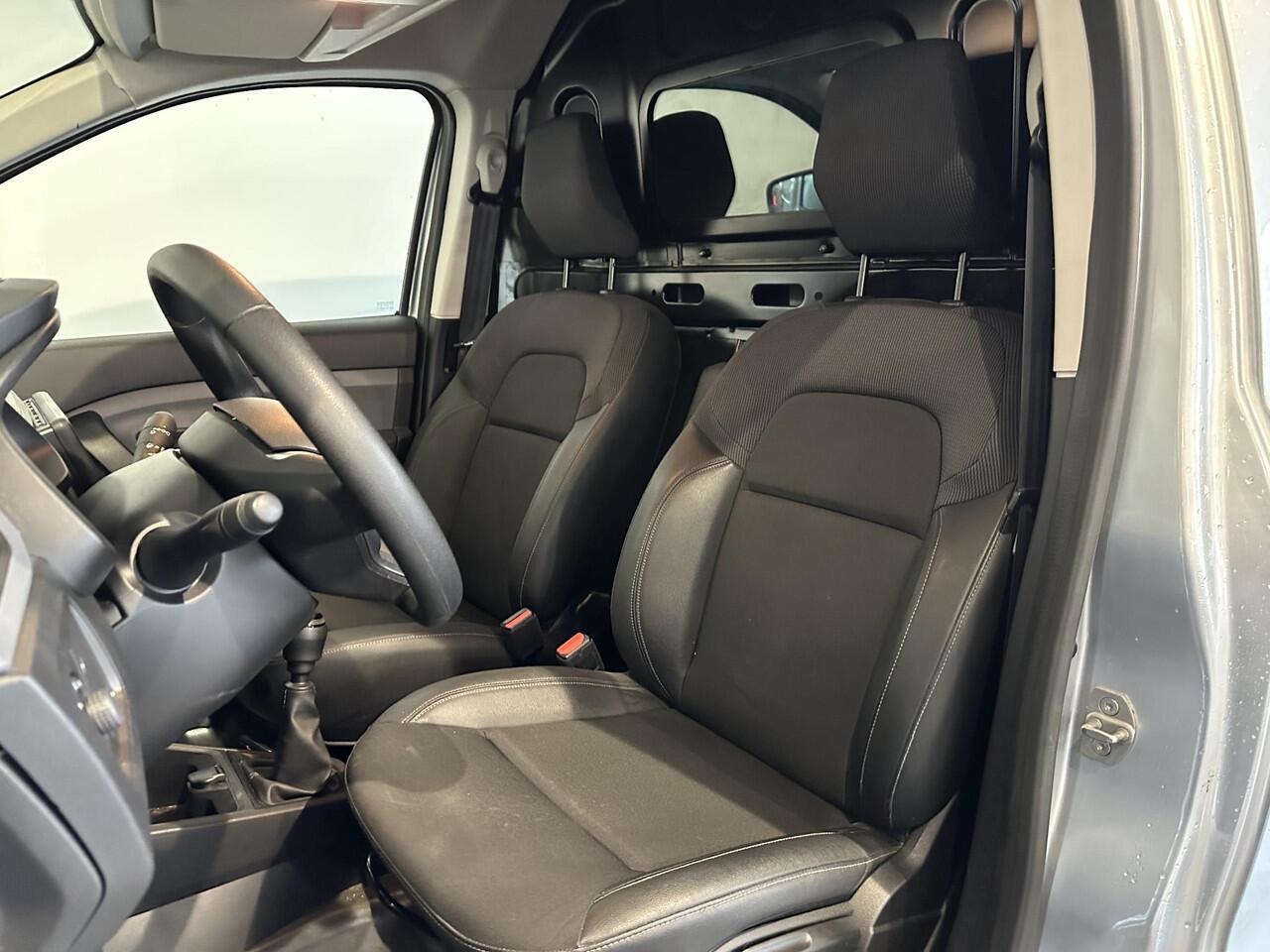 Renault EXPRESS 1.5 dCi 75 Comfort + TREKHAAK | NAVIGATIE | ACHTERUITRIJCAMERA | PARKEERSENSOREN VOOR&ACHTER | SIDEBARS | AIRCO