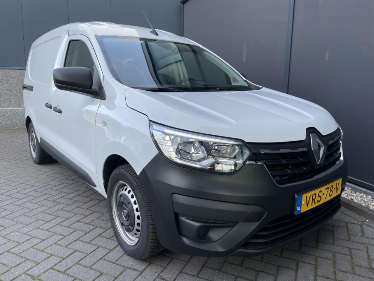 Renault EXPRESS 1.5 dCi 75 Comfort Airco - Cruise control - Park.Sensoren -A - USB/AUX/Bluetooth - MF Lederen stuurwiel - CD+AB - Ramen E-VZ - Spiegels E-V+V - Zijwand Bet. - Laadvloer - Tussenschot V - Zijschuifd. R