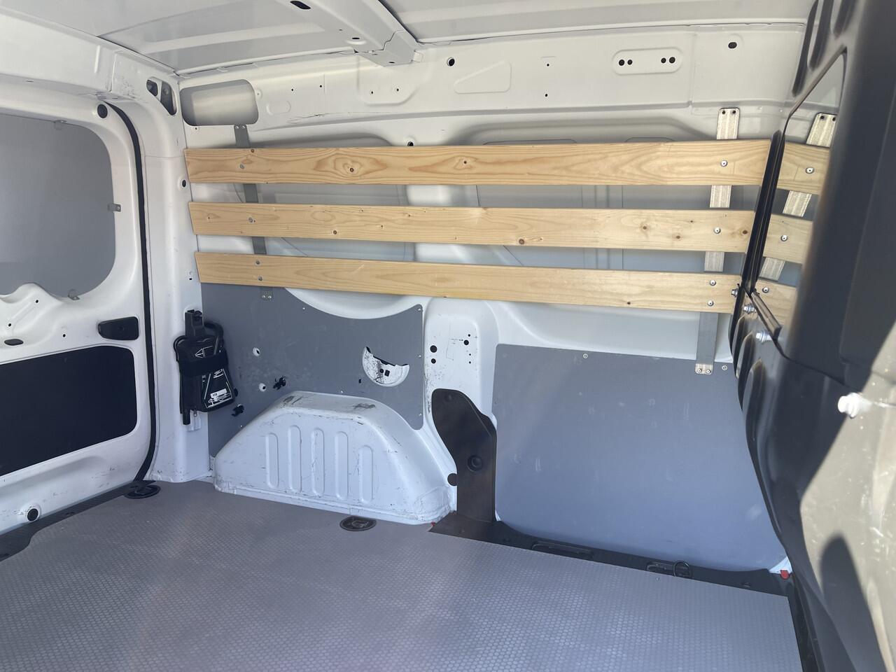 Renault EXPRESS 1.5 dCi 75 Comfort + / vaste prijs rijklaar ¤ 11.950 ex btw / lease vanaf ¤ 201 / airco / cruise / euro 6 diesel / schuifdeur / armsteun / parkeersensoren achter