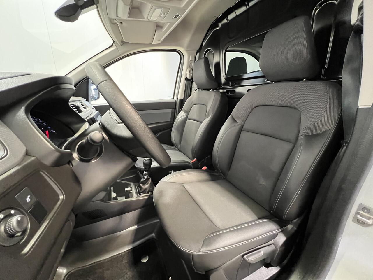 Renault EXPRESS 1.5 dCi 75 Comfort | Navigatie/Android/Apple Carplay | Parkeersensor Achter | Cruise Control | Airco | Zijschuifdeur Rechts |