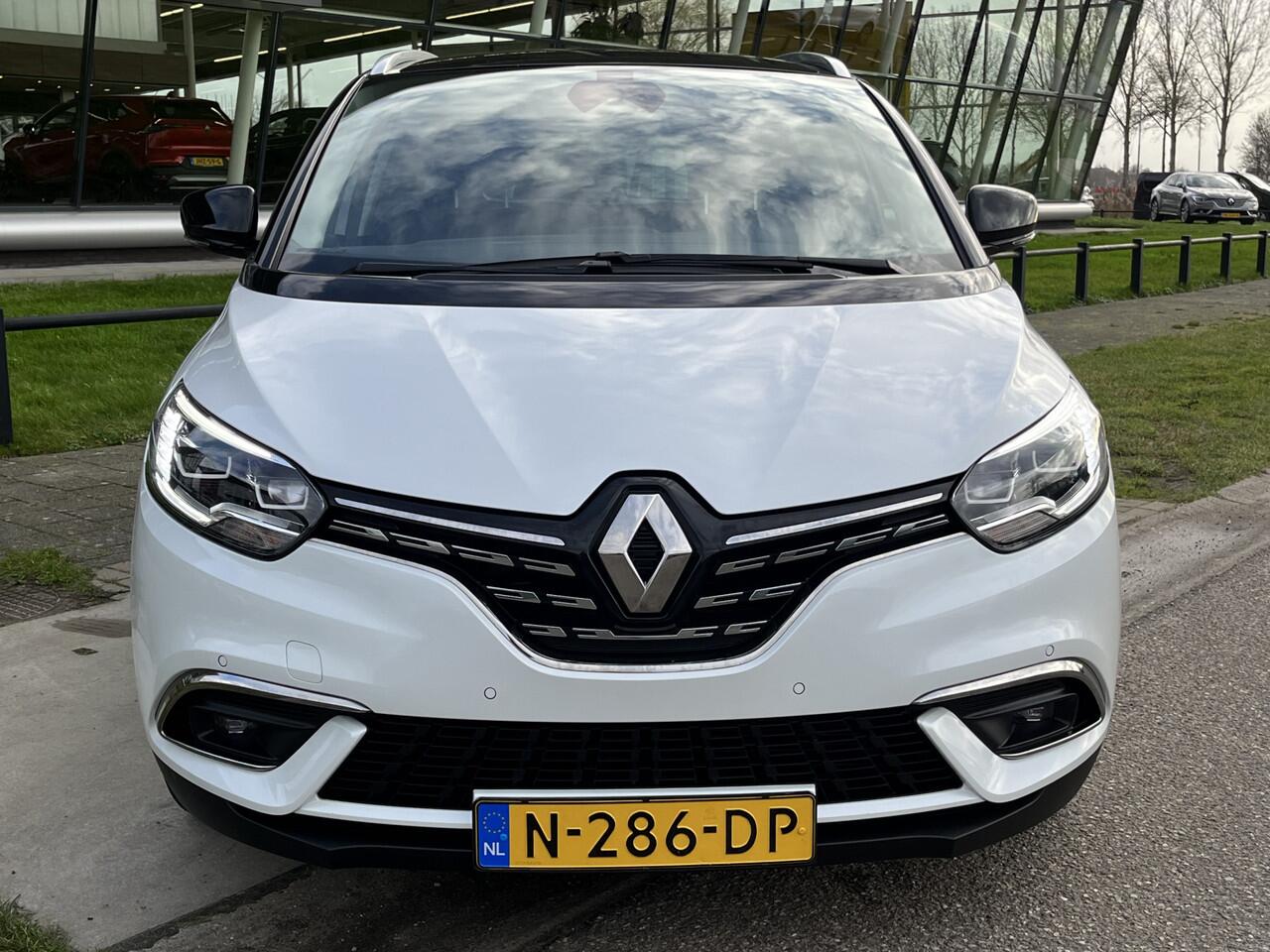 Renault GRAND SCENIC 1.3 TCe Intens 140 PK Automaat / Trekhaak / 7-Persoons / Automaat / Elek Stoelvers. / Stoelverw. / Apple Carplay - Android Auto / Camera /