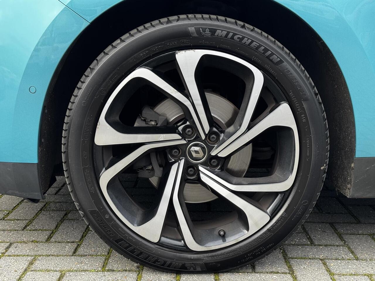 Renault GRAND SCENIC 1.3 TCe Intens 7 persoons! / Trekhaak 1.500 KG Trekgewicht / Adaptieve Cruise Control / Navigatie / Climate Control / Stoelverwarming / Parkeersensoren Voor + Achter / Achteruitrijcamera / 20 Inch Lichtmetalen Velgen /