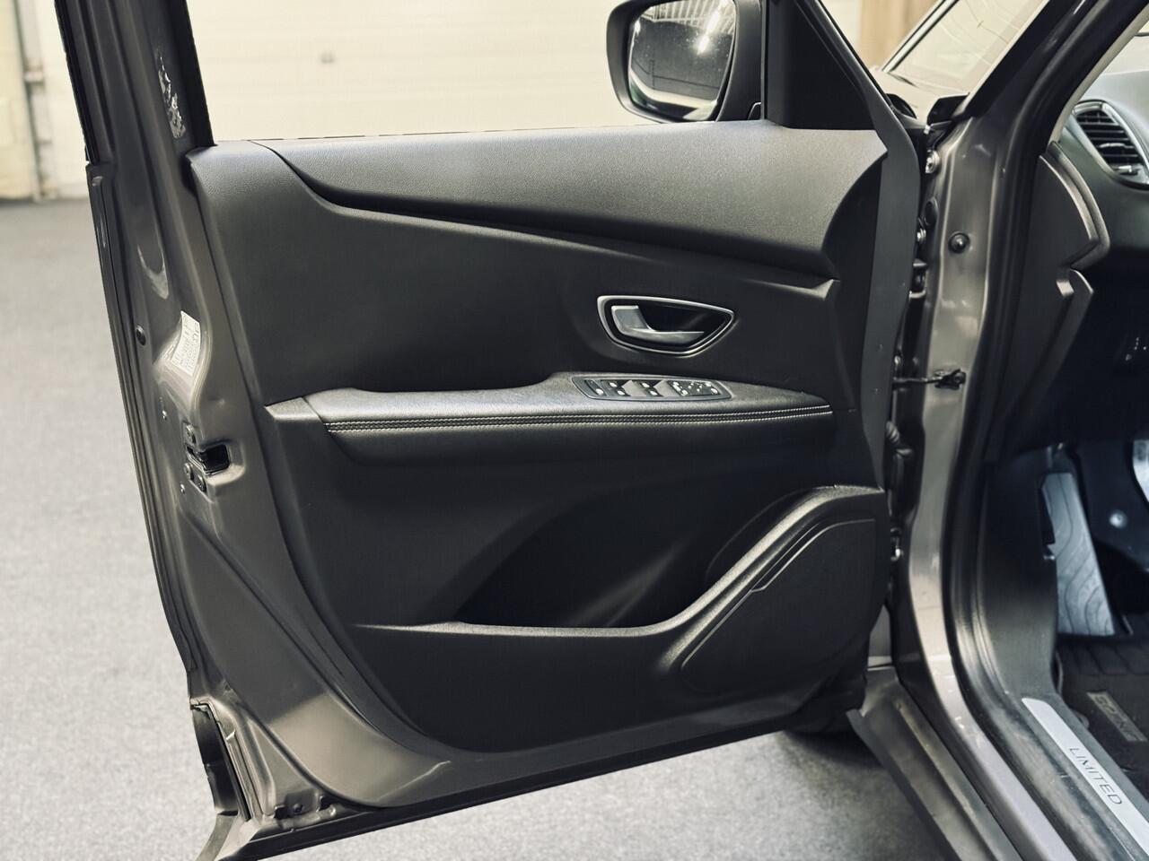 Renault GRAND SCENIC 1.3 TCe Limited 7p. | Trekhaak | NAP | CarPlay