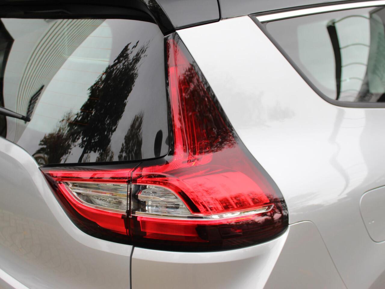 Renault GRAND SCENIC 1.3 TCe 140 Intens 7p. AUTOMAAT / DEALER ONDERHOUDEN / TREKHAAK / NAVI / CLIMATE / CRUISE / CAMERA / PDC / KEYLESS / 20'' LMV ALL-SEASON