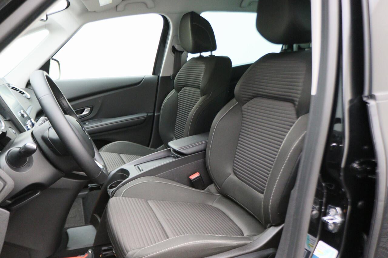 Renault GRAND SCENIC 1.3 TCe Equilibre 7p. Camera, Apple Carplay, Keyless, Trekhaak, LED, Climate