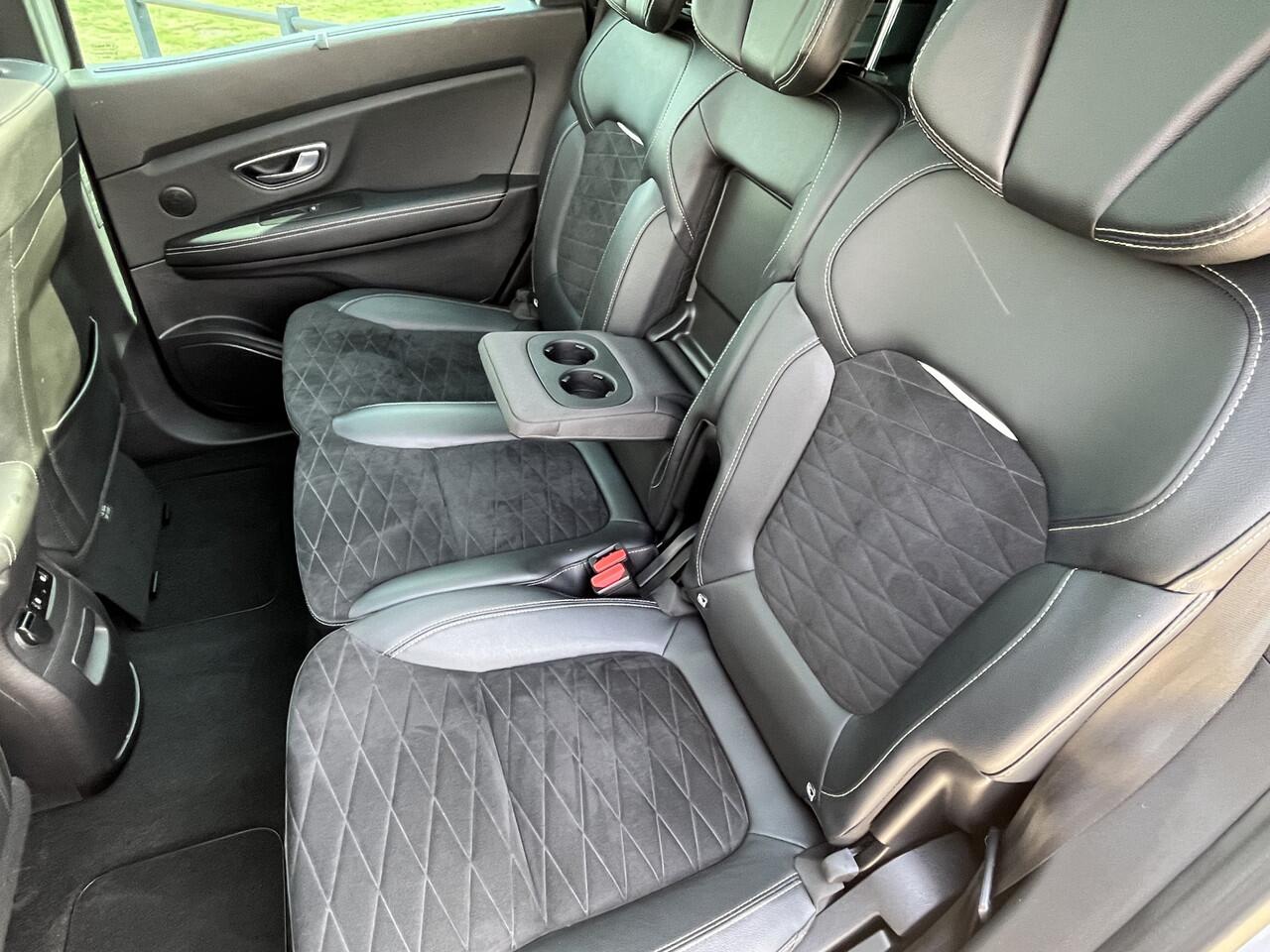 Renault GRAND SCENIC 1.3 TCe 140 PK Bose Black Edition 7-Persoons / Dealer onderhouden / Panorama / Stoelverw. / Keyless / Camera /