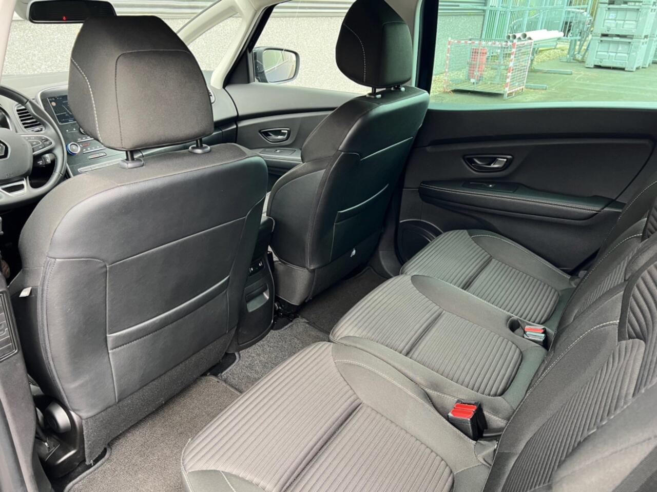 Renault GRAND SCENIC 1.3 TCe 140pk /Automaat/7-persoons/Camera/Pearl white/Carplay