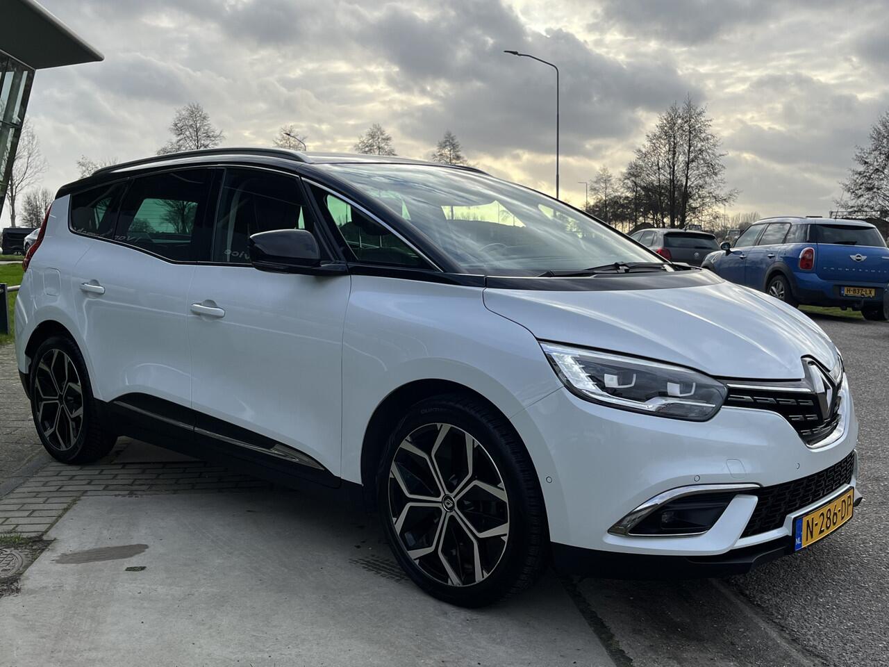 Renault GRAND SCENIC 1.3 TCe Intens 140 PK Automaat / Trekhaak / 7-Persoons / Automaat / Elek Stoelvers. / Stoelverw. / Apple Carplay - Android Auto / Camera /
