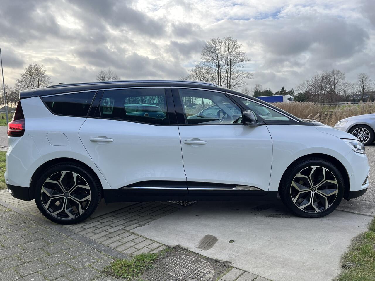 Renault GRAND SCENIC 1.3 TCe Intens 140 PK Automaat / Trekhaak / 7-Persoons / Automaat / Elek Stoelvers. / Stoelverw. / Apple Carplay - Android Auto / Camera /