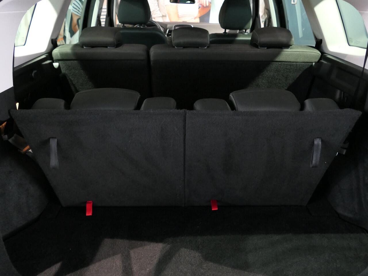 Renault GRAND SCENIC 1.3 TCe Equilibre 7p. - Occasion Lease vanaf ¤589 p/m - *AUTOMAAT* - Trekhaak - camera - allseasons - sensor v+a