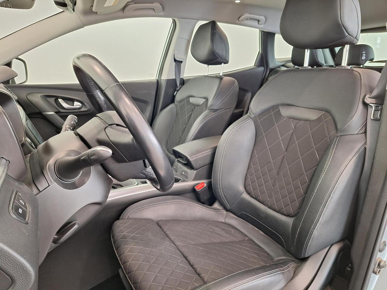 Renault KADJAR 1.3 TCe 160 EDC Intens | Stoel- en voorruitverwarming | All season banden | Dodehoek Detectie | Parkeersensoren voor, zij, achter en achteruitrijcamera | Apple Carplay/Android Auto