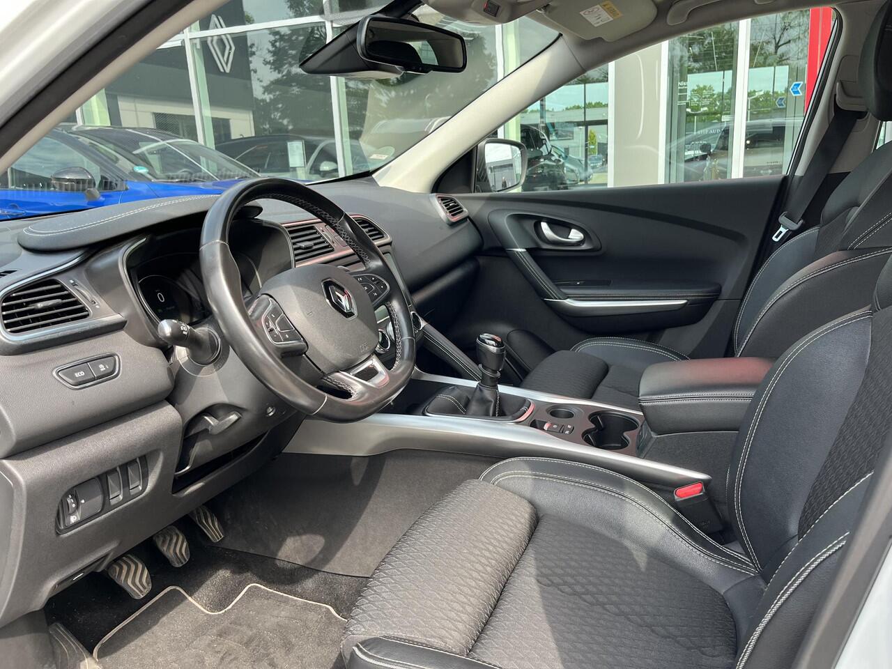 Renault KADJAR 1.3 TCe Intens | Stoelverwarming | Trekhaak | Navigatie|