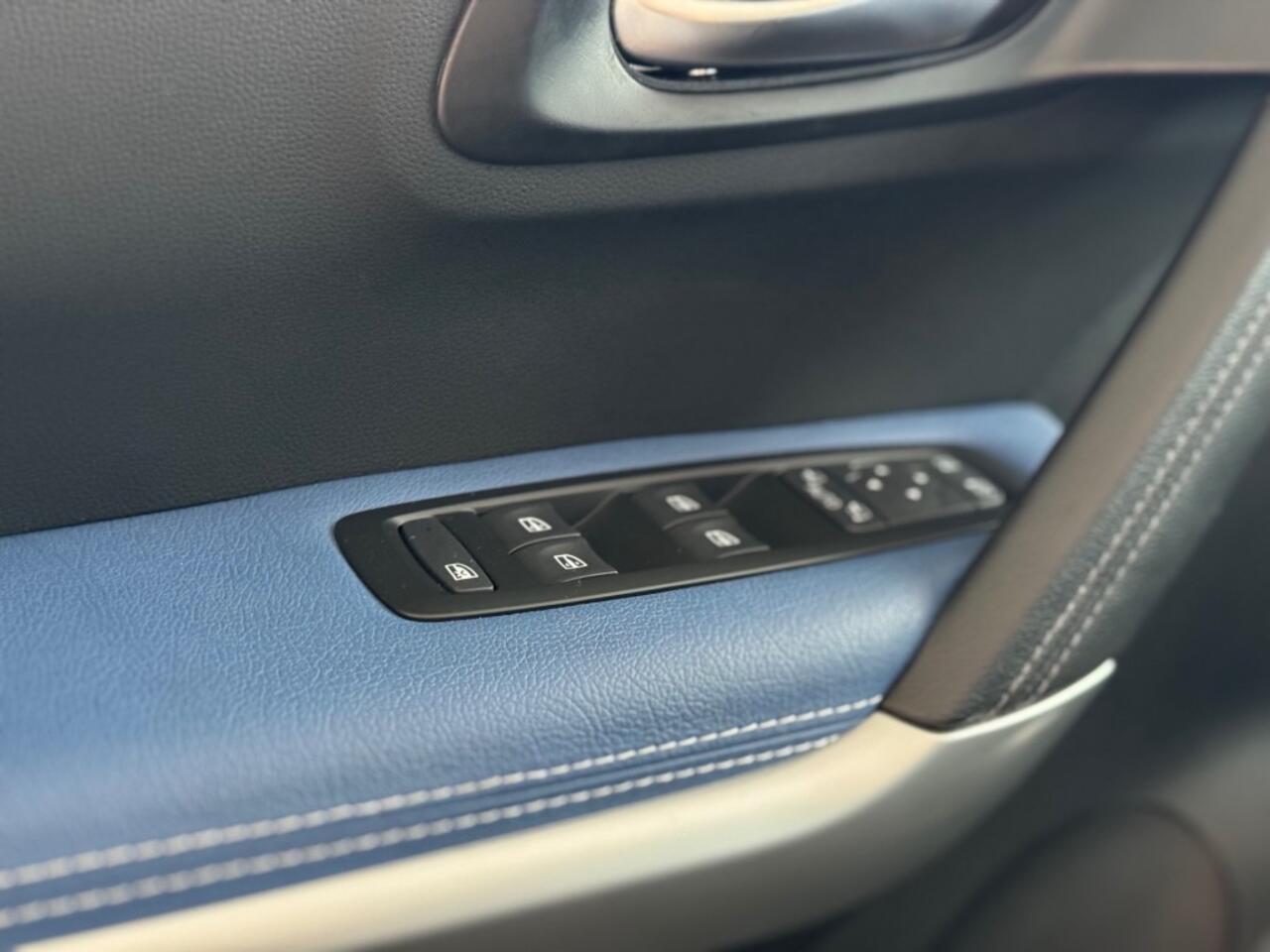 Renault KADJAR 1.3 TCe 140 Riviera Intens Camera Leer