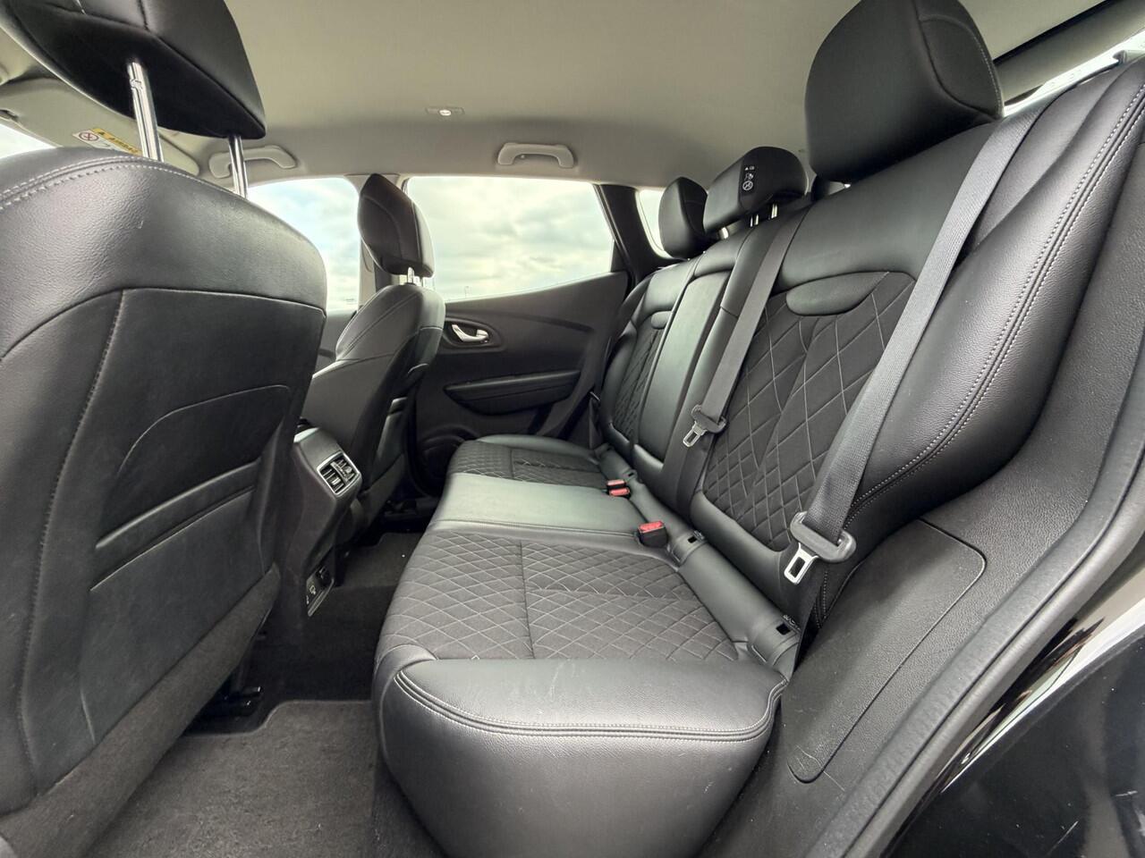 Renault KADJAR 1.3 TCe Intens Automaat / Trekgewicht 1.500 KG / Apple Carplay Andriod Auto / Stoelverwarming / Keyless Entry/Start / Climate control / Achteruitrijcamera / Cruise control / Navigatie / Parkeersensoren voor en achter /