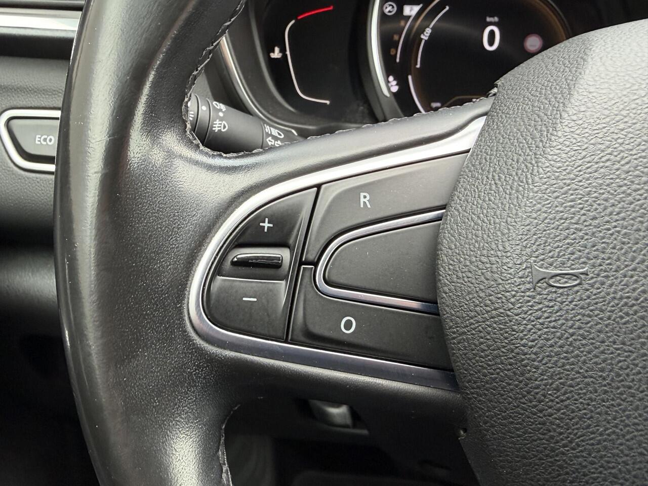 Renault KADJAR 1.3 TCe Intens Automaat / Trekgewicht 1.500 KG / Apple Carplay Andriod Auto / Stoelverwarming / Keyless Entry/Start / Climate control / Achteruitrijcamera / Cruise control / Navigatie / Parkeersensoren voor en achter /