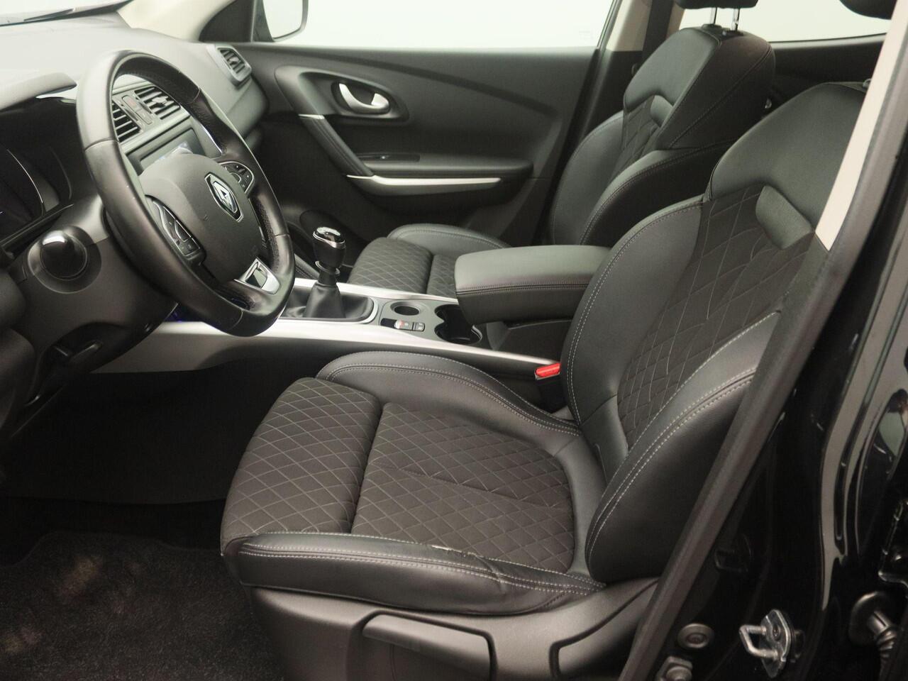 Renault KADJAR TCe 140 Intens | R-Link Navigatie met Apple CarPlay & Android Auto | Parkeersensoren v+a met achteruitrijcamera | Lichtmetalen velgen | Trekhaak |