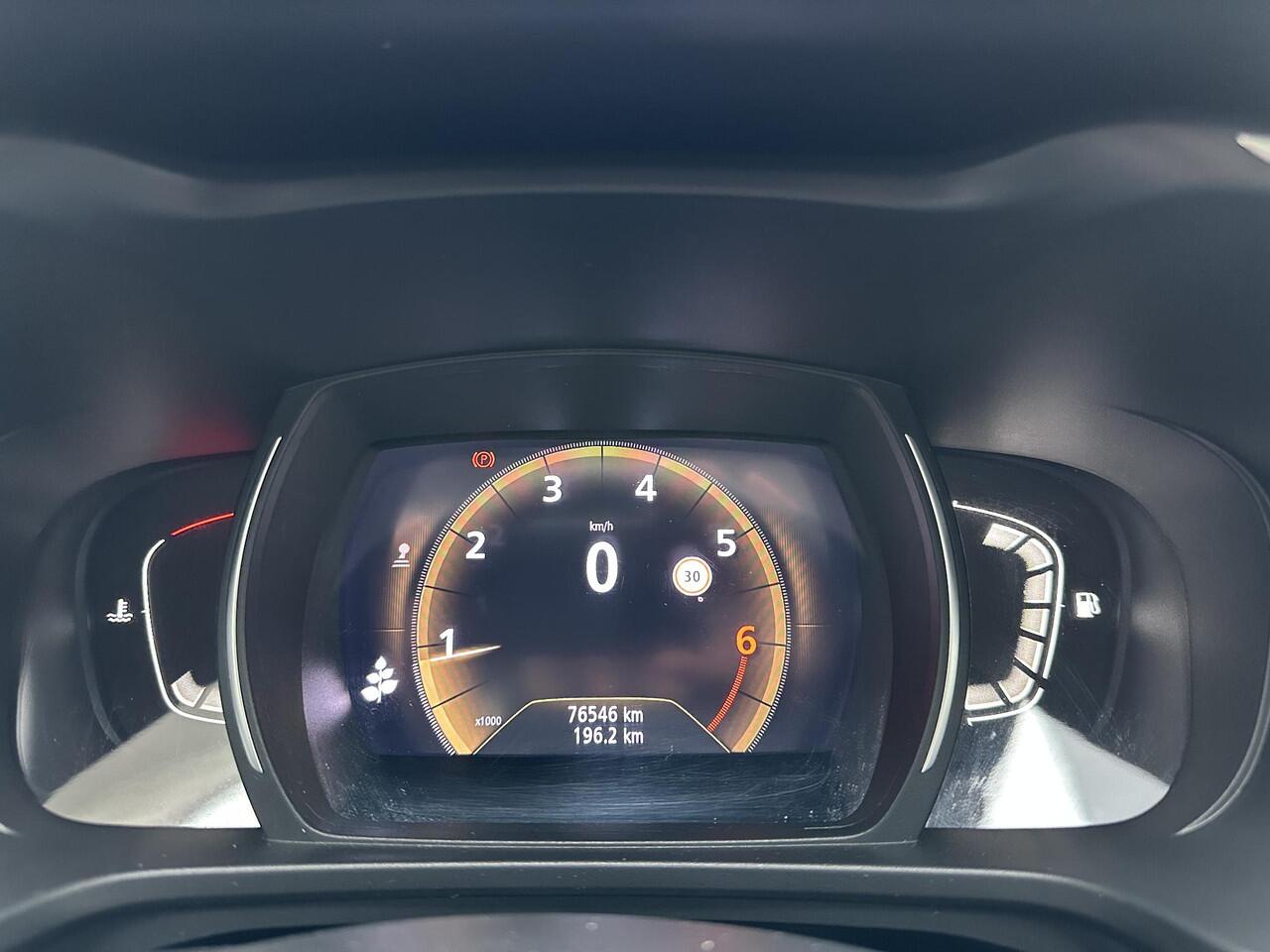 Renault KADJAR 1.3 TCe Techno | Navigatie systeem | Camera/Sensoren | Glazendak | Dealeronderhouden |