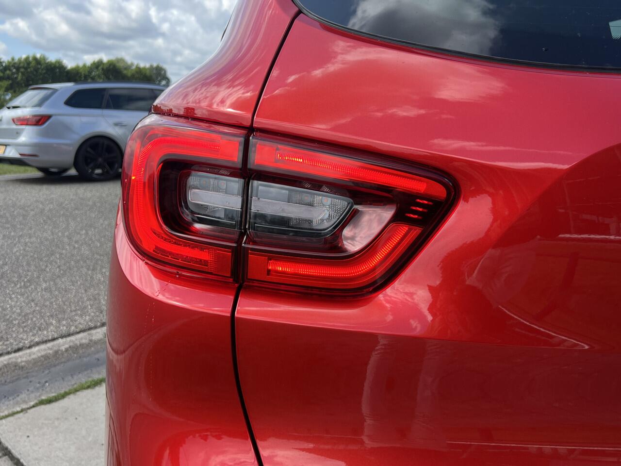 Renault KADJAR 1.3 TCe 140PK Intens / Automaat / Trekhaak wegklapbaar / Stoelverw. / Bose / Applecarplay - Androidauto /