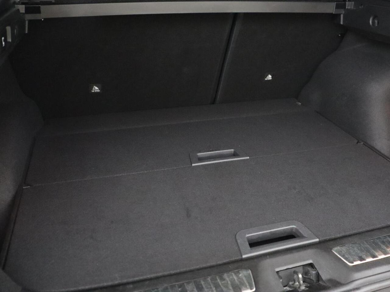 Renault KADJAR 1.3 TCe Black Edition | Trekhaak | Stoelverwarming | Adaptive cruise | Leder/Alcantara | Camera | BOSE Sound | Carplay | Keyless | Navigatie | Full LED