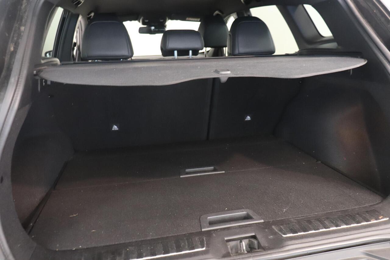 Renault KADJAR 1.3 TCe Black Edition | Camera | Climate control | Trekhaak | 19" lichtmetaal | Navigatie | AppleCarplay AndroidAuto | LED verlichting | Stoelverwarming |