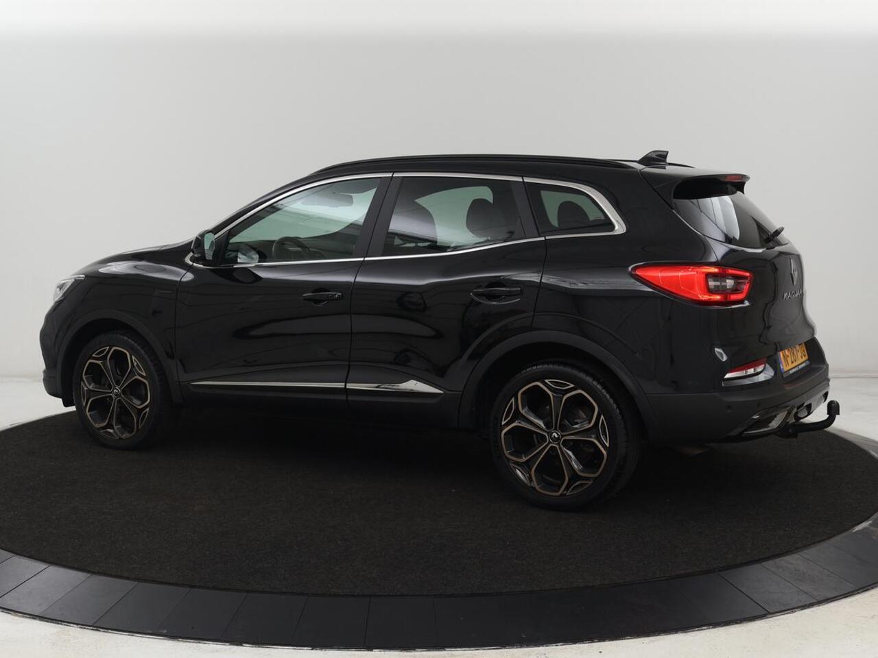 Renault KADJAR 1.3 TCe Black Edition | Trekhaak | Stoelverwarming | Adaptive cruise | Leder/Alcantara | Camera | BOSE Sound | Carplay | Keyless | Navigatie | Full LED