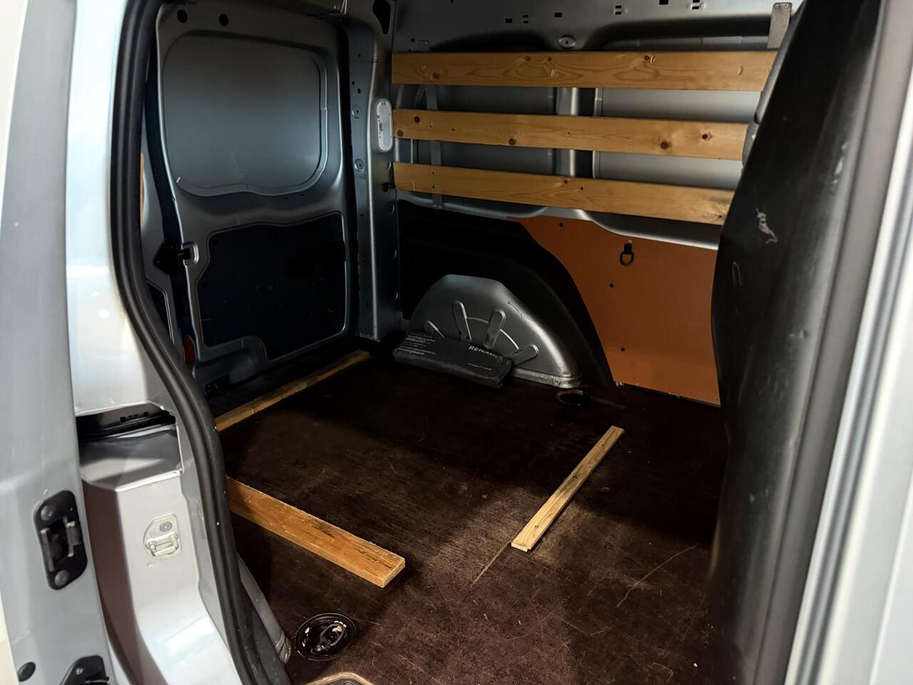 Renault KANGOO 1.5 Blue dCi 95 Work Edition | Airco | Cruise Control | Radio-USB | Bluetooth | Bedrijfswageninrichting | Marge-auto | Verkoopprijs is inclusief BTW