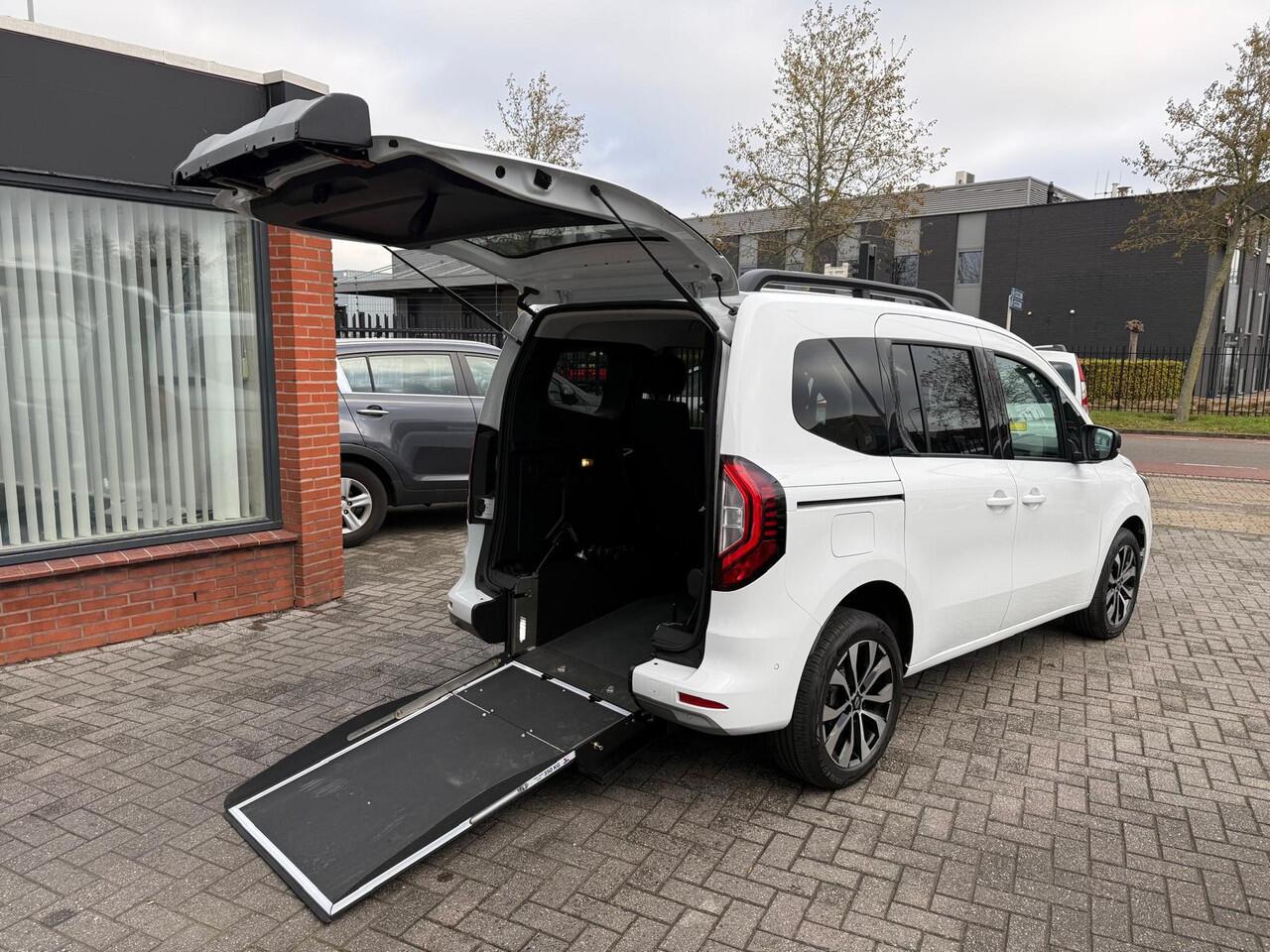 Renault KANGOO 1.3 Tce 131pk Edition (Automaat) Rolstoelauto 3+1 - Bodemverlaging Tripod - Alle opties - Rolstoelvervoer