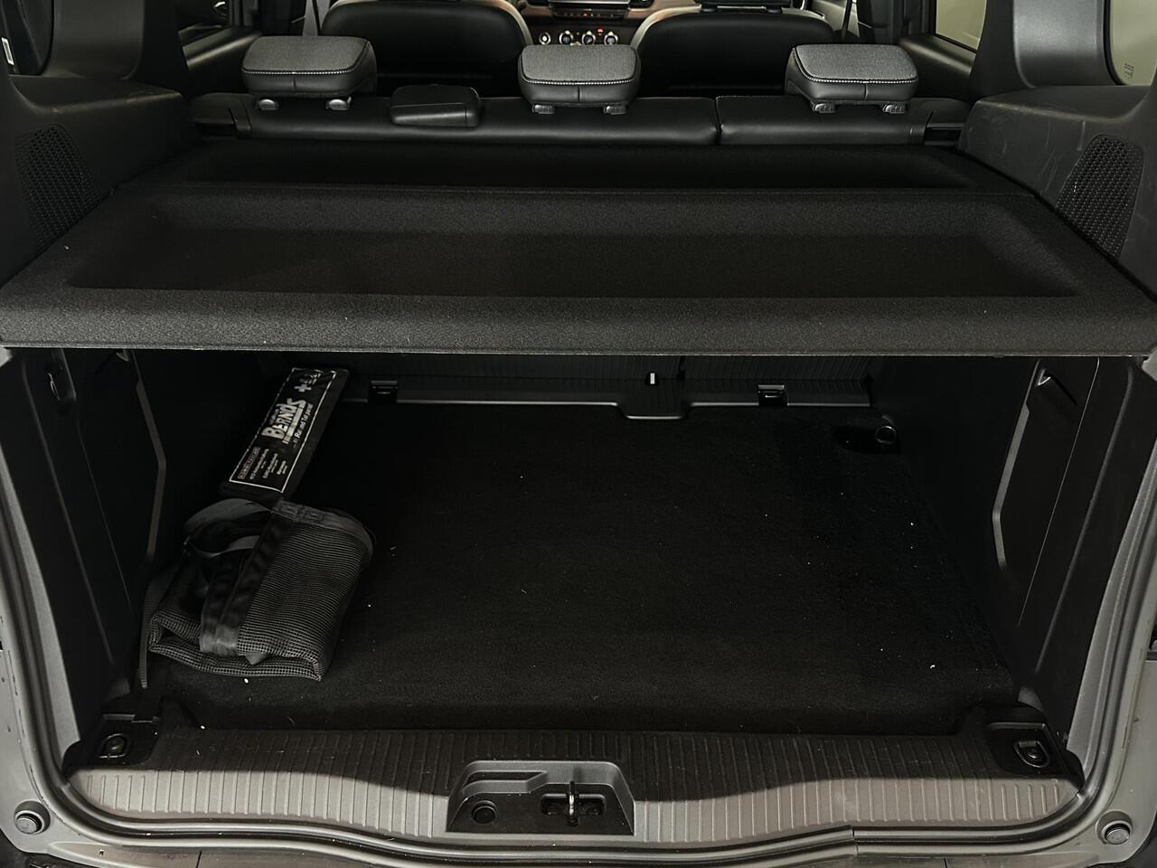 Renault KANGOO 1.3 TCe 130 GPF Techno | Keyless | Stoelverwarming | Navigatie | Climate Control | Cruise Control | Lichtmetalen velgen 17" | Parkeersensoren voor, zij, achter en achteruitrijcamera