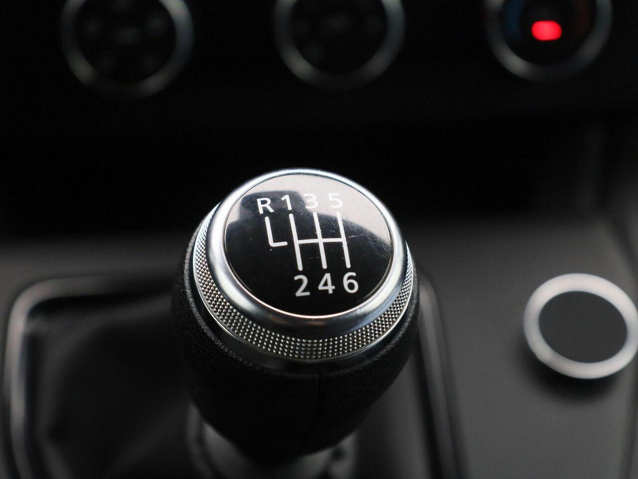 Renault KANGOO 1.5 Blue dCi 95 Comfort L1 | Airco | DAB Radio | Bluetooth Telefoonvoorbereiding | Parkeersensoren Achter | Trekhaak | Wand & Vloer Panelen | Cruise Control & Snelheidsbegrenzer |