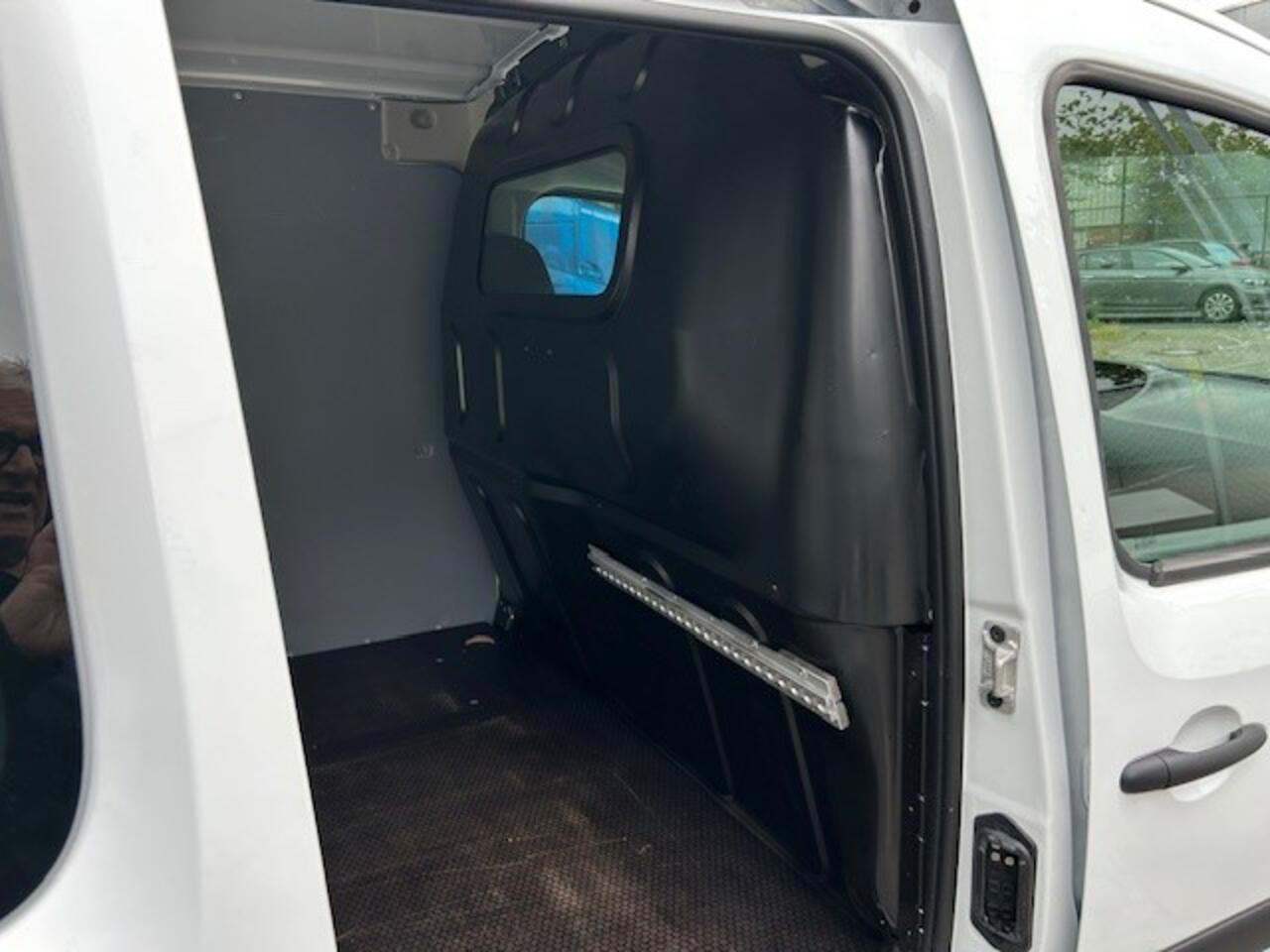 Renault KANGOO 1.5 dCi 75 Energy Comfort AIRCO I MULTIMEDIA I TREKHAAK I 1e EIGENAAR I COMPLETE ONDERHOUDSHISTORIE