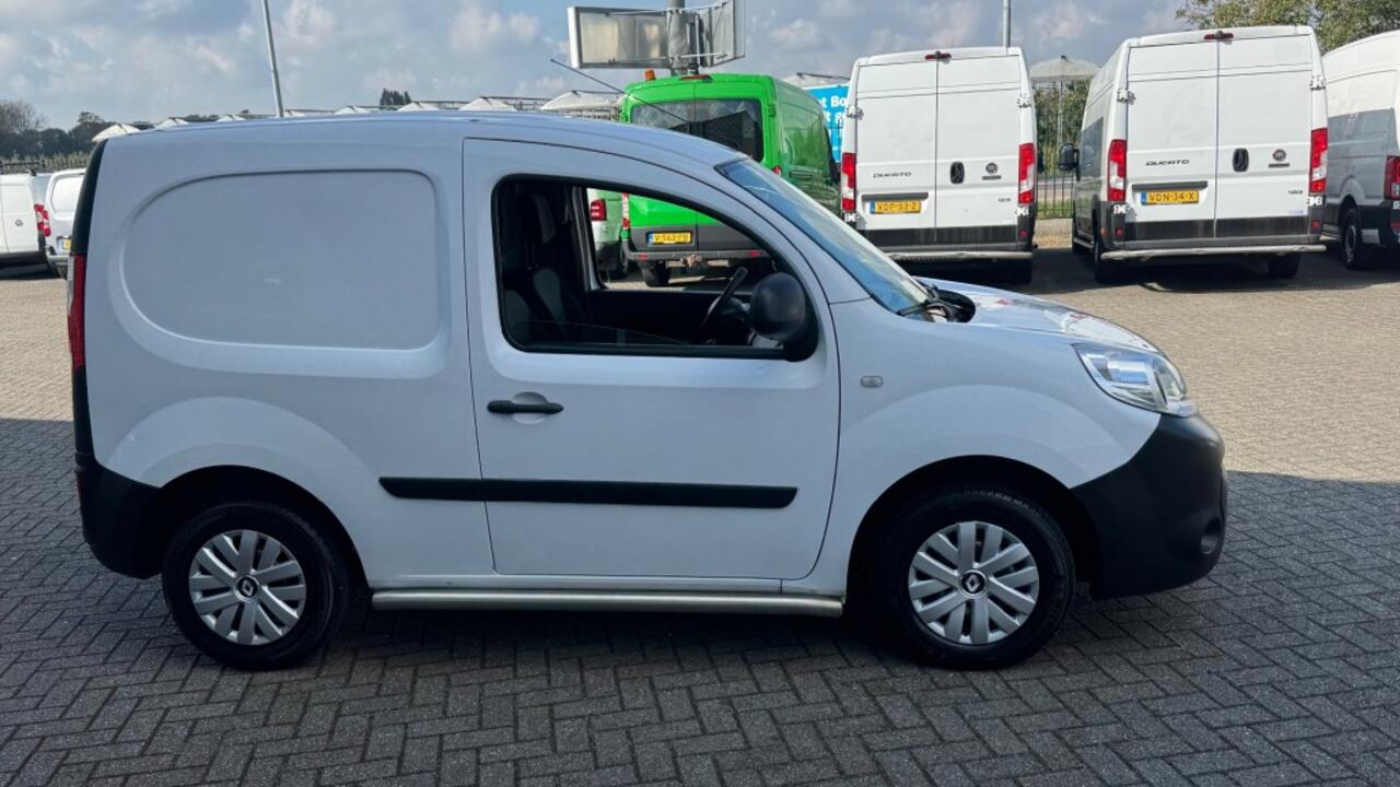 Renault KANGOO 1.5 DCI 55KW 75PK EURO 6 NAVIGATIE/ PARKEERSENSOREN/ 100% DEALERONDERHOUDEN
