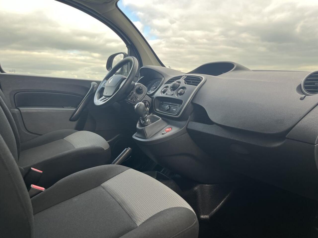 Renault KANGOO 1.5 dCi E6 R-link BPM Vrij! Lease ¤171 p/m, Airco, Navi , PDC, Trekhaak, Volledig onderhoudshistorie aanwezig