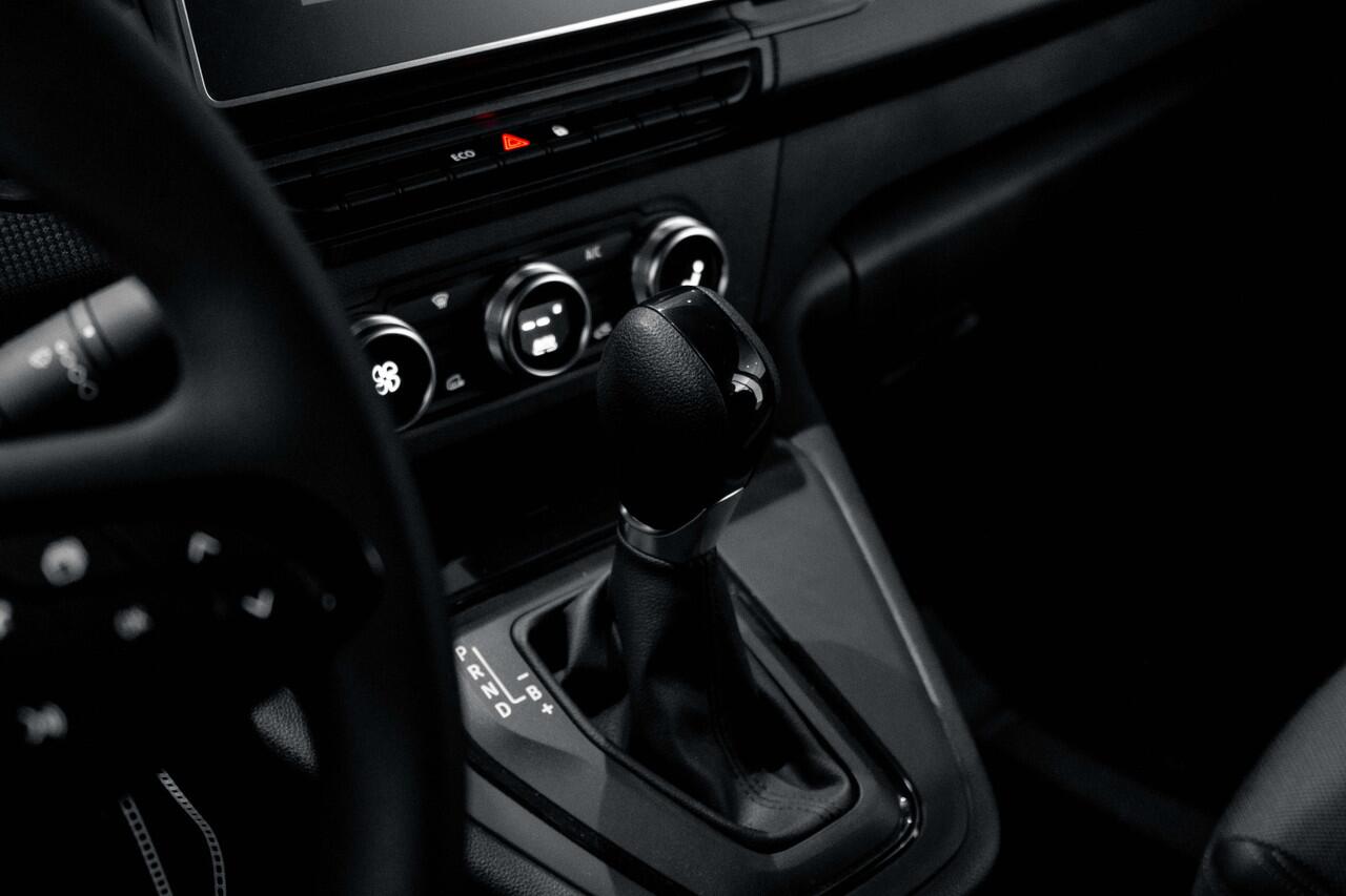 Renault KANGOO E-Tech Extra Open Sesame 22 kW | 80kW DC/22 kW AC laden | Navigatie | 1.500 kg trekgewicht | Vraag naar de beschikbaarheid |