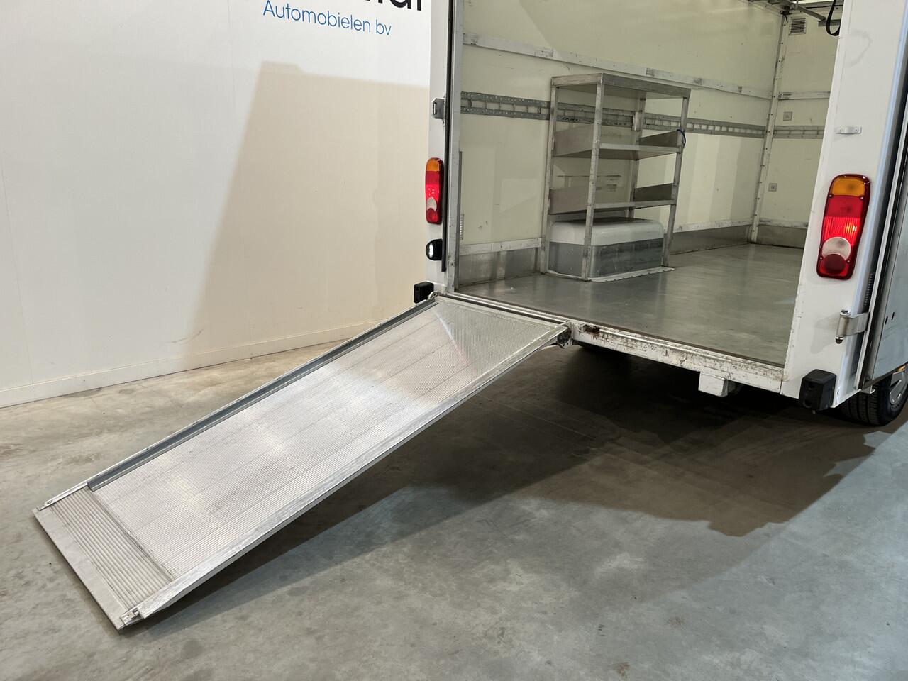 Renault MASTER 2.3 dCi 130 PK Bakwagen / Oprijplaat / Meubelbak / Euro 6 / Airco / Cruise Control / Camera / Navigatie