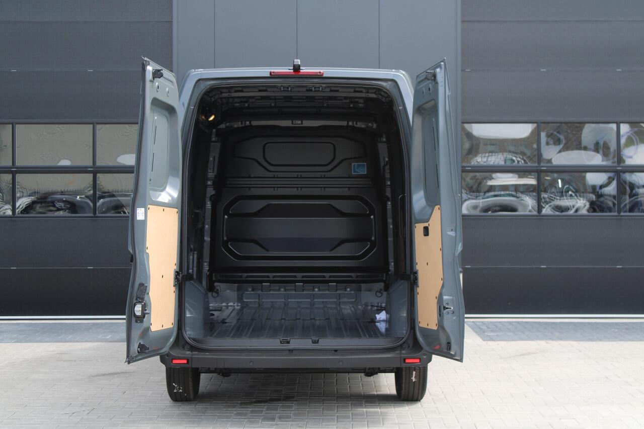 Renault MASTER T35 2.0 dCi 170pk L2H2 Extra - Navigatie - Camera - 270 gr deuren - Parkeersensoren - Draadloos laden - Rijklaar