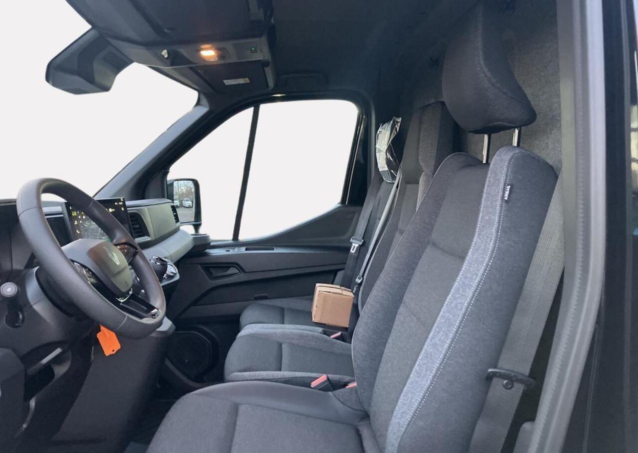 Renault MASTER T35 2.0 dCi 130 L2H2 Advance - openR link navigatiesysteem - vierseizoenbanden - trekhaak - houten laadvloer en zijwandbekleding - achteruitrijcamera - rear step - Reservewiel