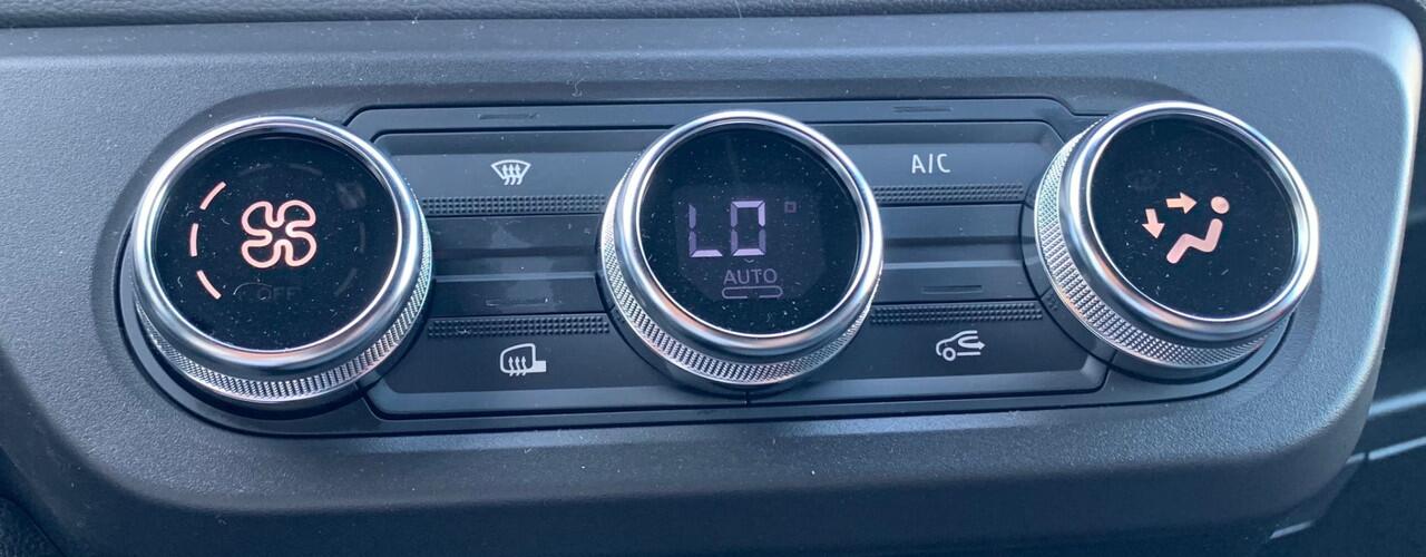 Renault MASTER T35 2.0 dCi 150 PK L2H2 Multimedia met Google services,Dubbele schuifdeur, Camera, Trekhaak, Apple carplay. Verwarmde voorruit.