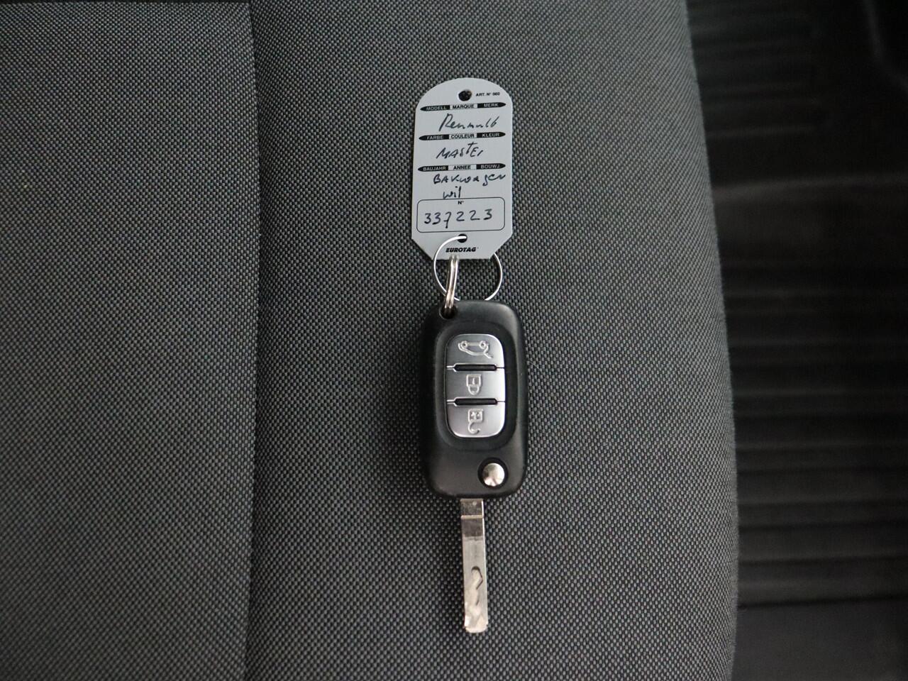 Renault MASTER 2.3DCI 145PK Bakwagen+Laadklep | 4.68 Mtr Laadlengte | Multimedia | Airco | Cruise | 3-Persoons