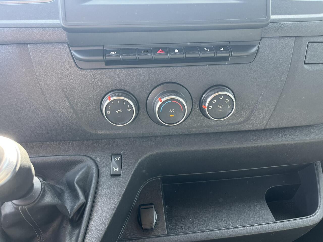 Renault MASTER T35 2.3 dCi 135 L2H2 Work Edition