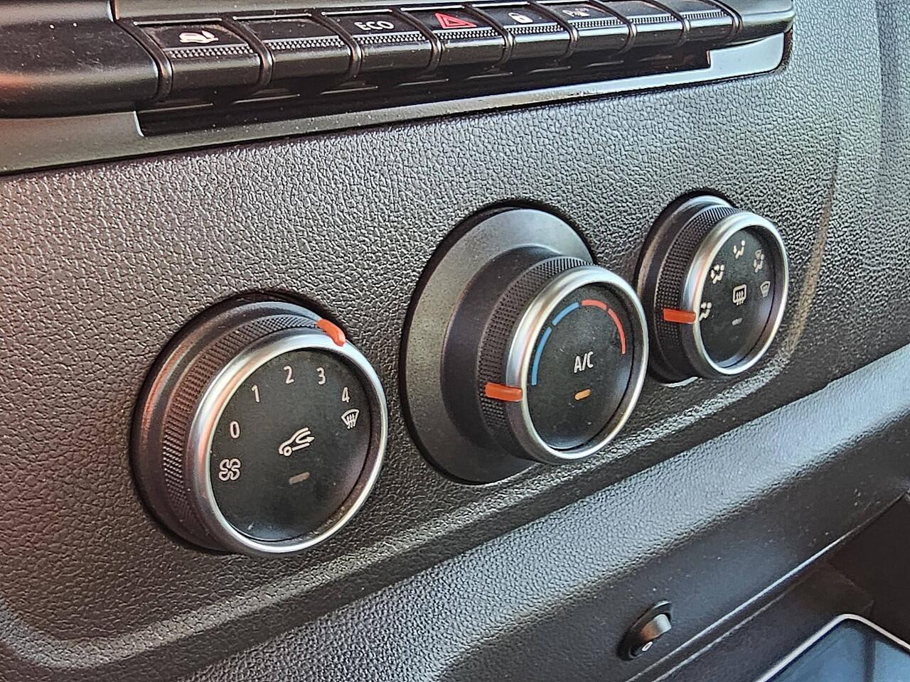 Renault MASTER T35 2.3 dCi 135 L2H2 airco, camera, trekhaak, opstap, 96 dkm.