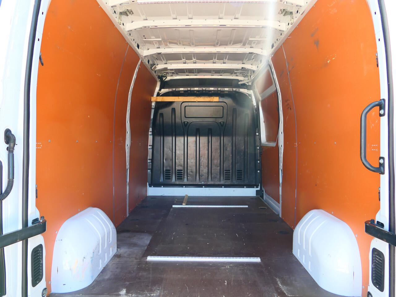 Renault MASTER T35 2.3 dCi 150 L3H2 Energy *Incl. Imperiaal + ladder!* - Trekhaak, cruise, navi, dode hoek