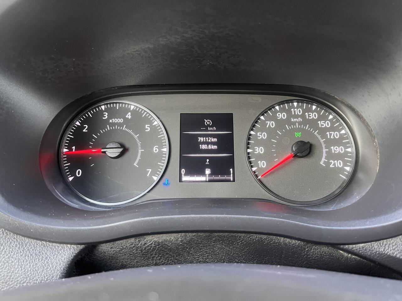 Renault MASTER T28 2.3 dCi 135 L1H1 Airco Cruise controle Trekhaak 2500kg trekgewicht Achteruitrijcamera Schuifdeur 3-Persoons Euro 6 Navigatiesysteem Telefoonverbinding 1e eigenaar