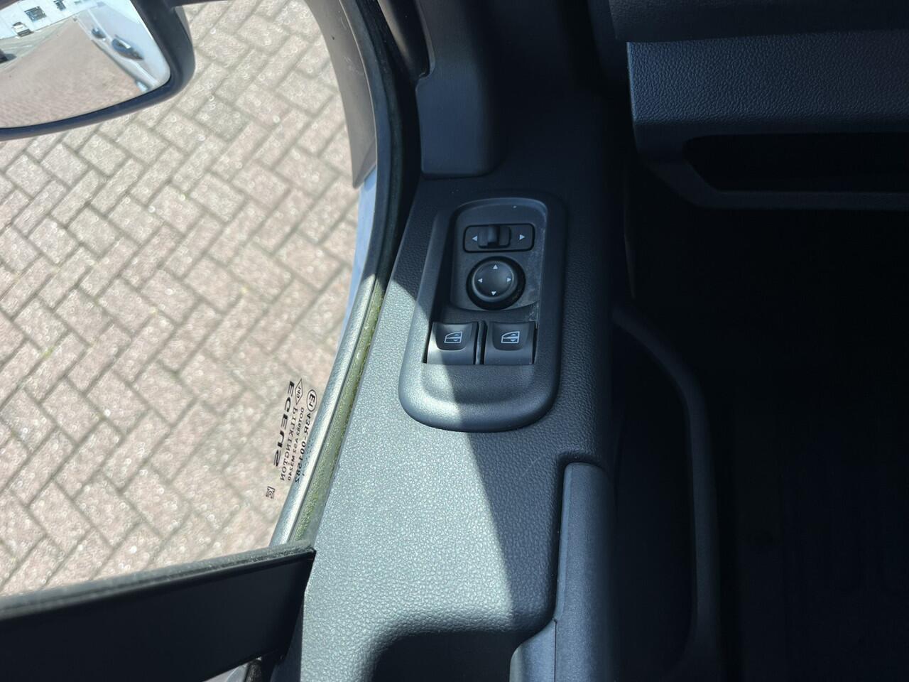 Renault MASTER T35 2.3 dCi 135 L2H2 Work Edition