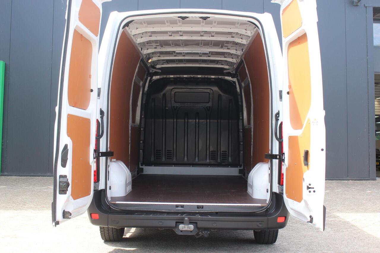 Renault MASTER T35 2.3 dCi 180Pk L3H2 Energy Work Edition | Navigatie | Parkeersensoren & Camera | Side Bars | Betimmering | Airco | Cruise Control | Schuifdeur Links & Rechts | Black Edition | Trekhaak |