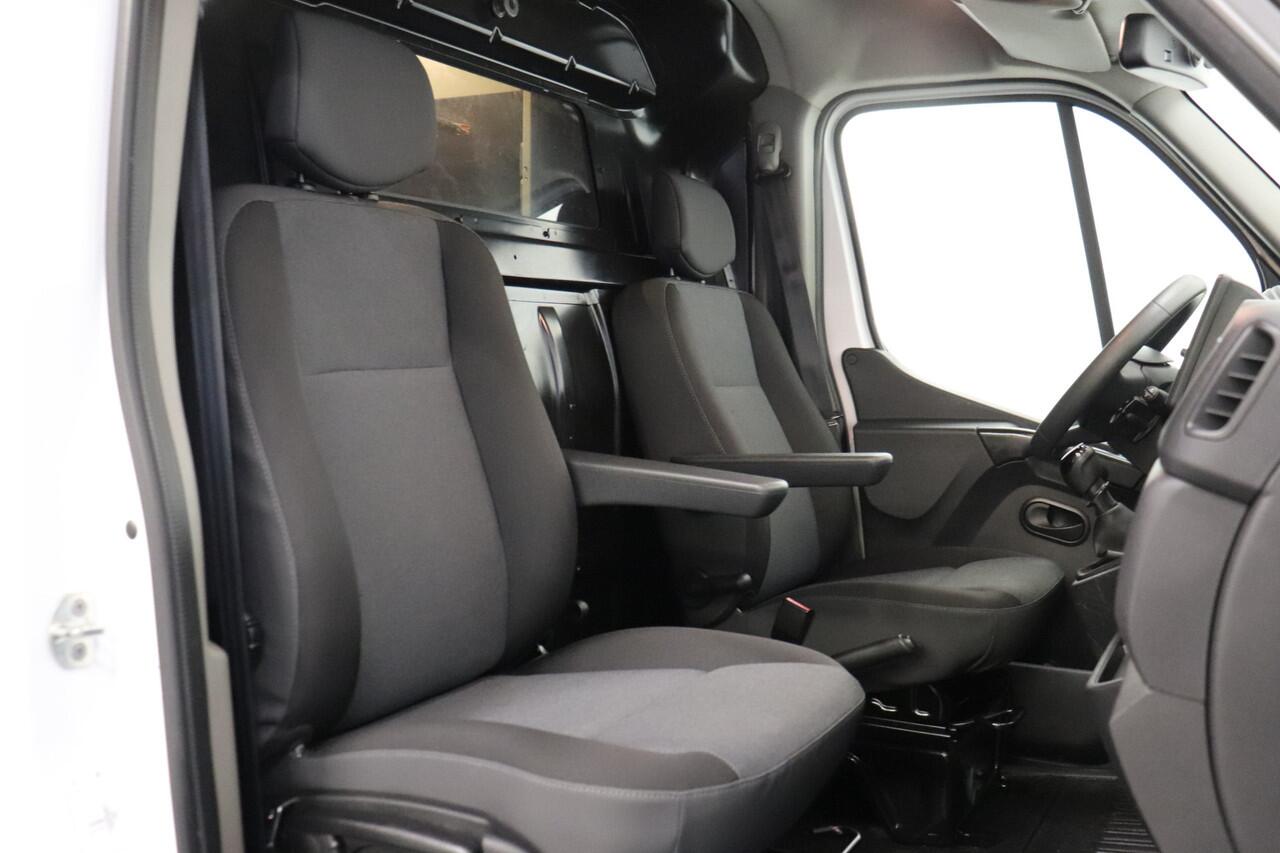 Renault MASTER 2.3 dCi 135PK L2H2 EURO 6 - Airco - Cruise - Camera - ¤ 14.900,- Excl.