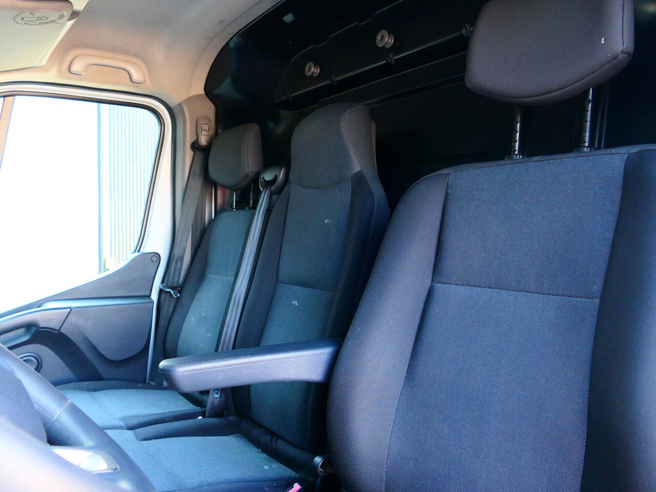 Renault MASTER T35 2.3 dCi 150 L3H2 Energy *Incl. Imperiaal + ladder!* - Trekhaak, cruise, navi, dode hoek